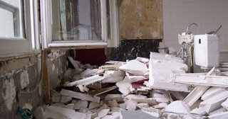 Демонтаж хрущевки в Лабинске - удаление старых полов и стен по выгодной цене от 1737 рублей.